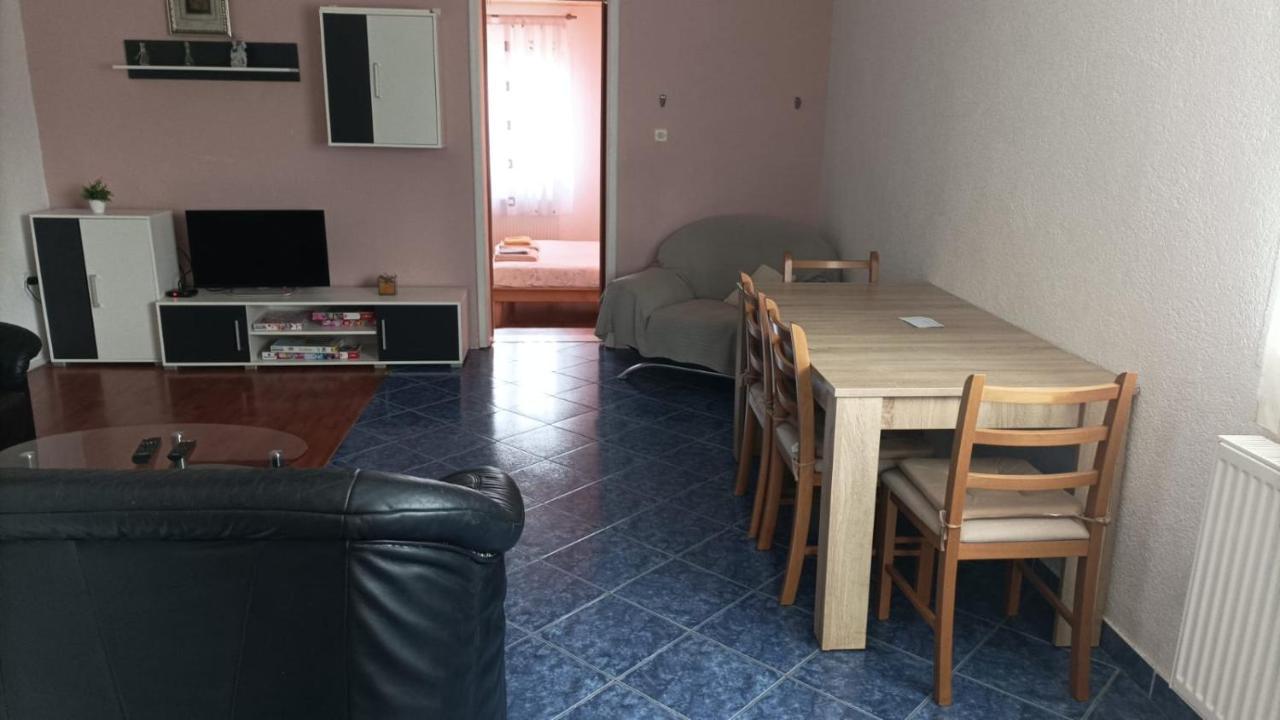 Guest House Antonela สโมลยานัซ ภายนอก รูปภาพ